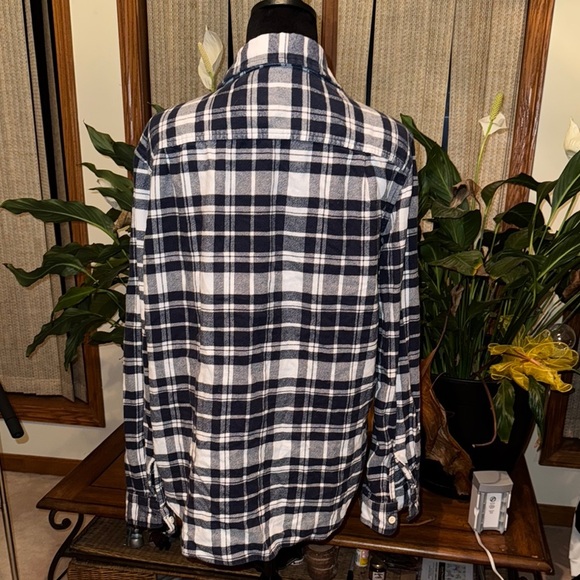 American Eagle Outfitters Blue and White Plaid Casual Shirt - Picture 2 of 3